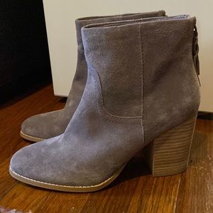 Never worn splendid suede taupe booties size 10
